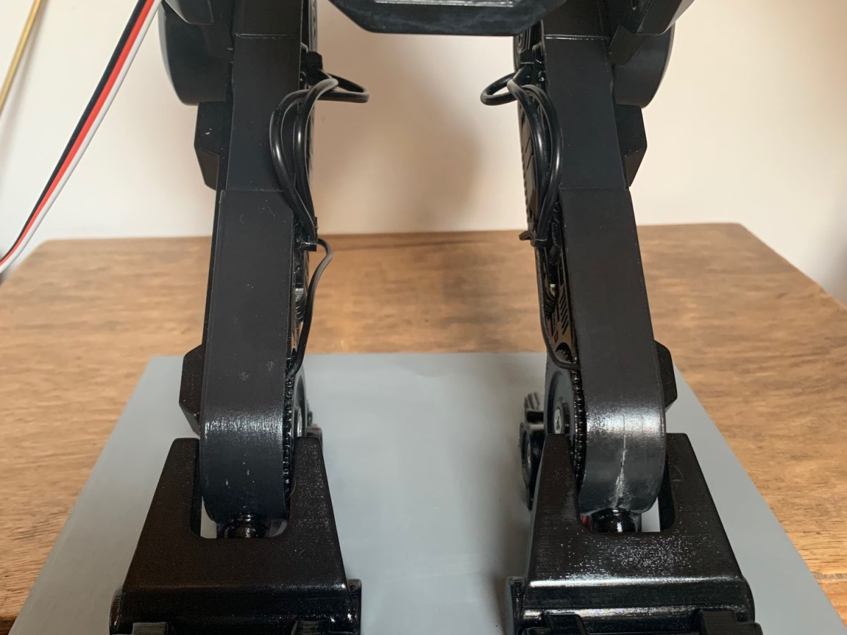 Construyendo BD-1 – (7) Cables de las&nbsp;patas.