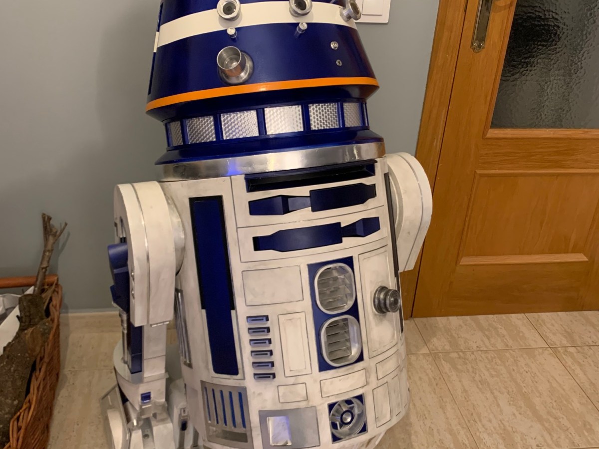 Construyendo R5-R1 (8) – Terminando la&nbsp;pintura.