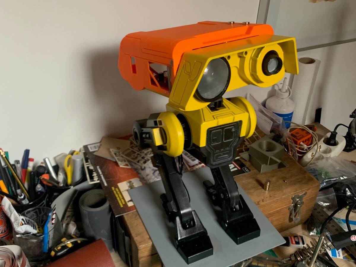 Construyendo BD-1 – (12) Luces de la&nbsp;cabeza.