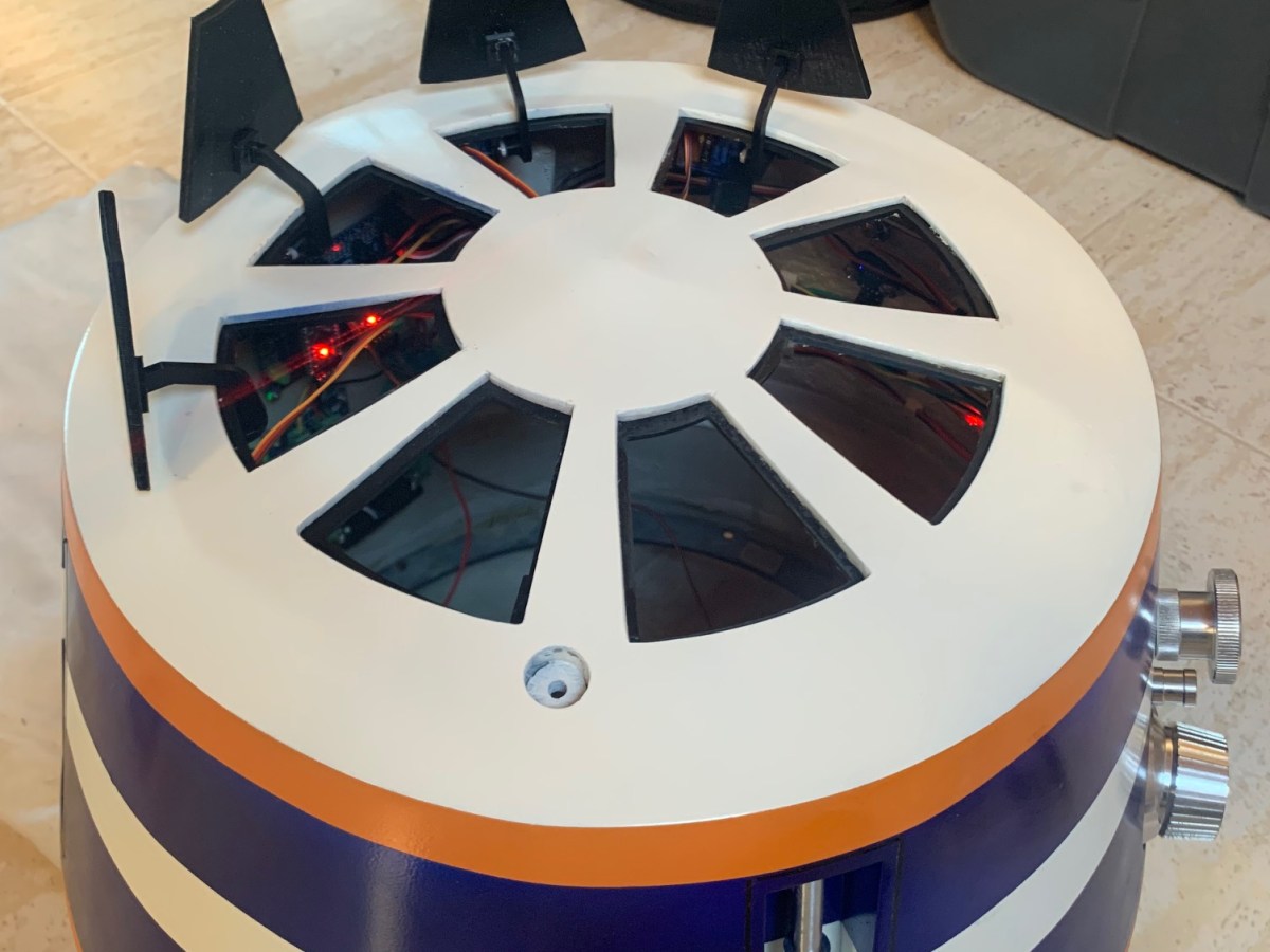 Construyendo R5-R1 (11) – Paneles&nbsp;superiores