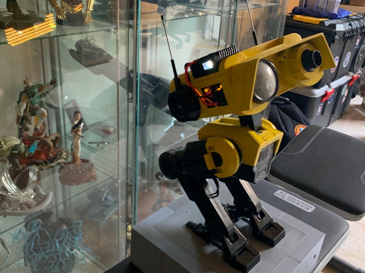 Construyendo BD-1 – (15) Orejas y&nbsp;antenas