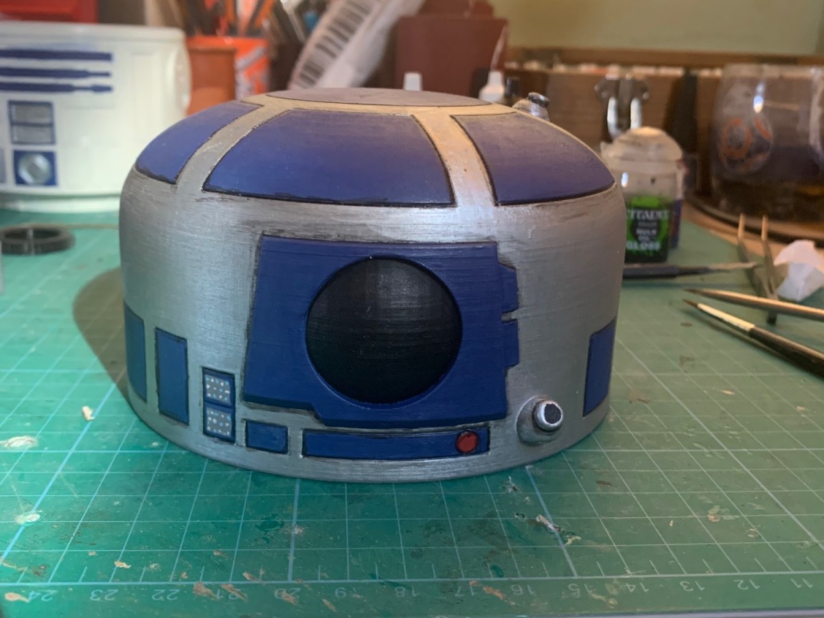 Baby R2-D2 – (2) Pintando el&nbsp;droide