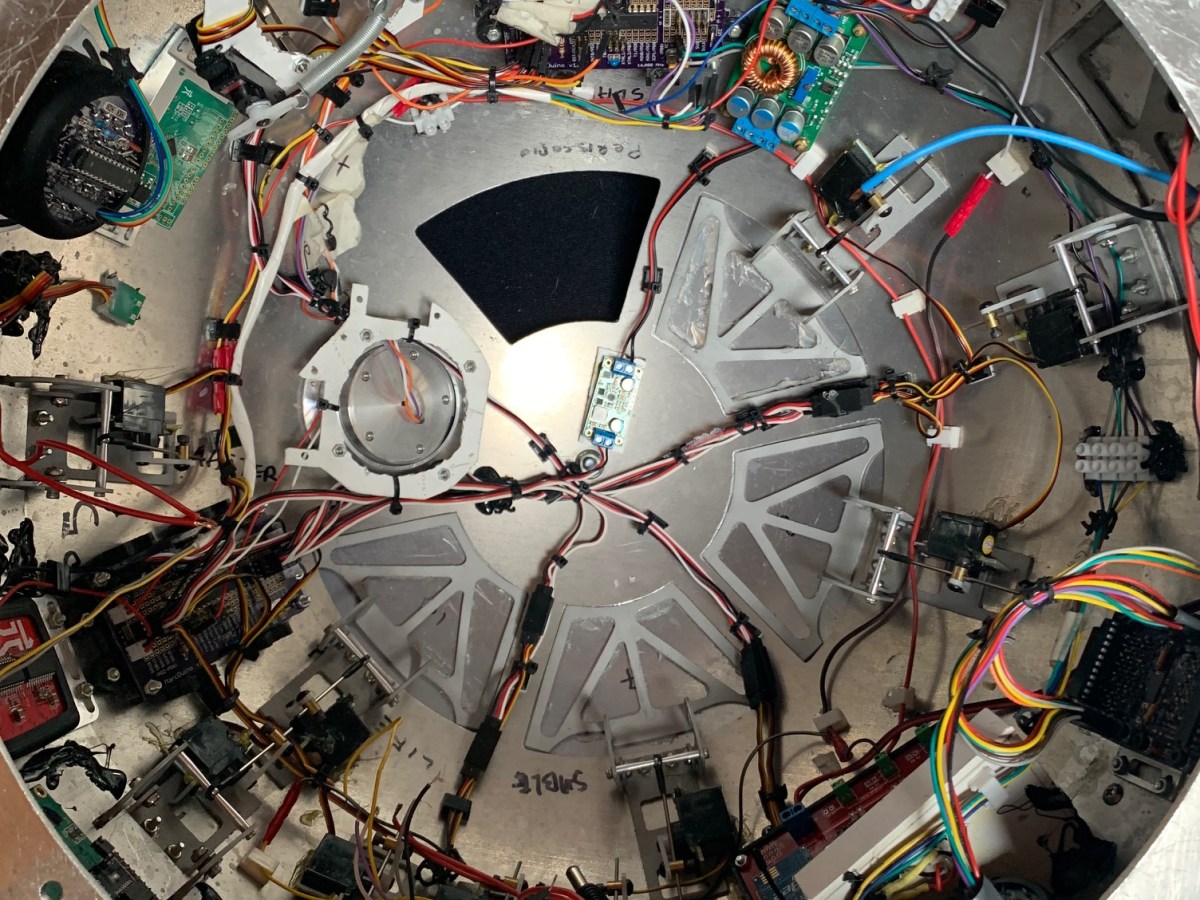 Reparaciones menores y recableado dome R2-D2 –&nbsp;(1)