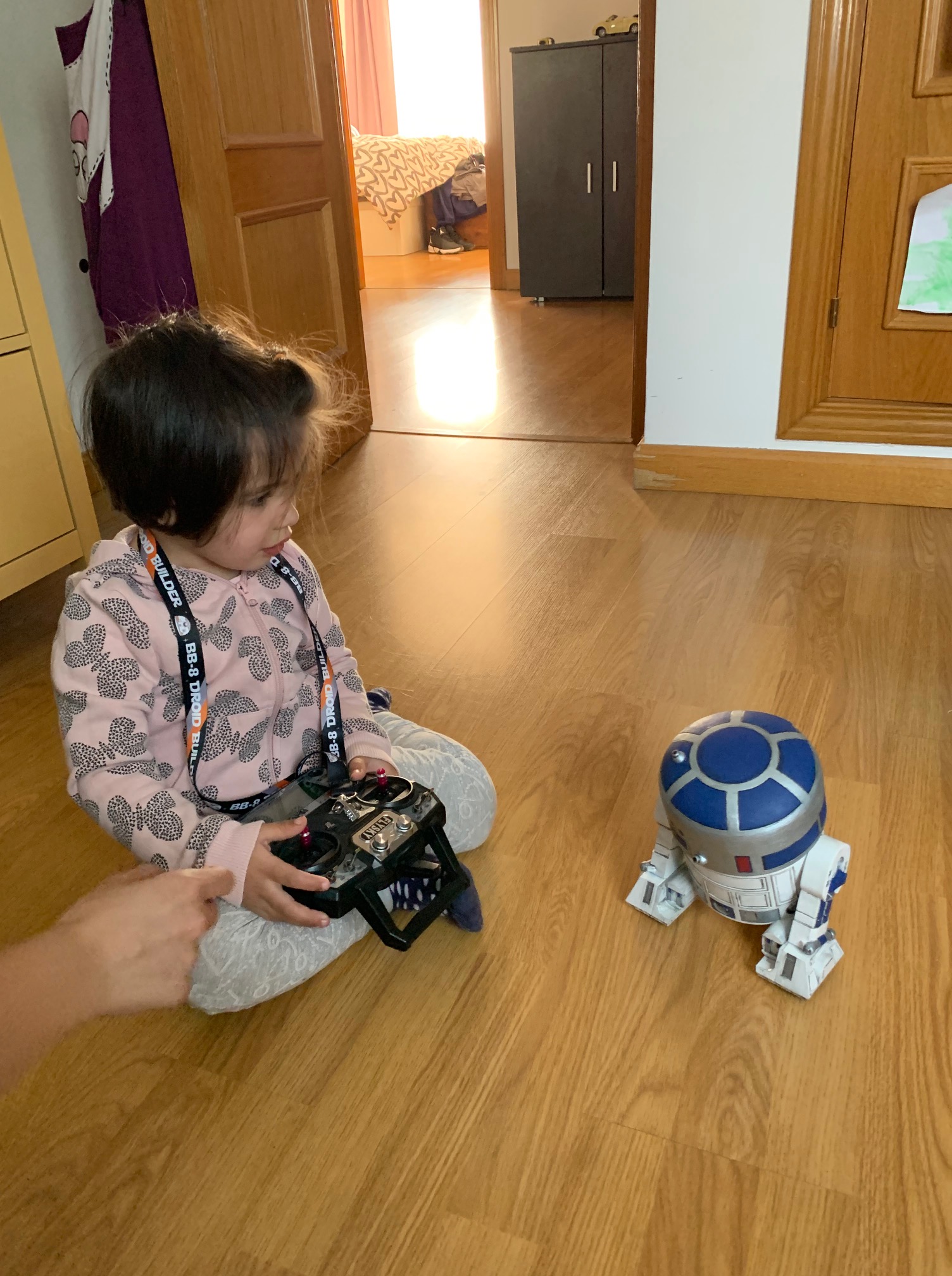 Baby R2-D2 – (4) Patas y montaje final