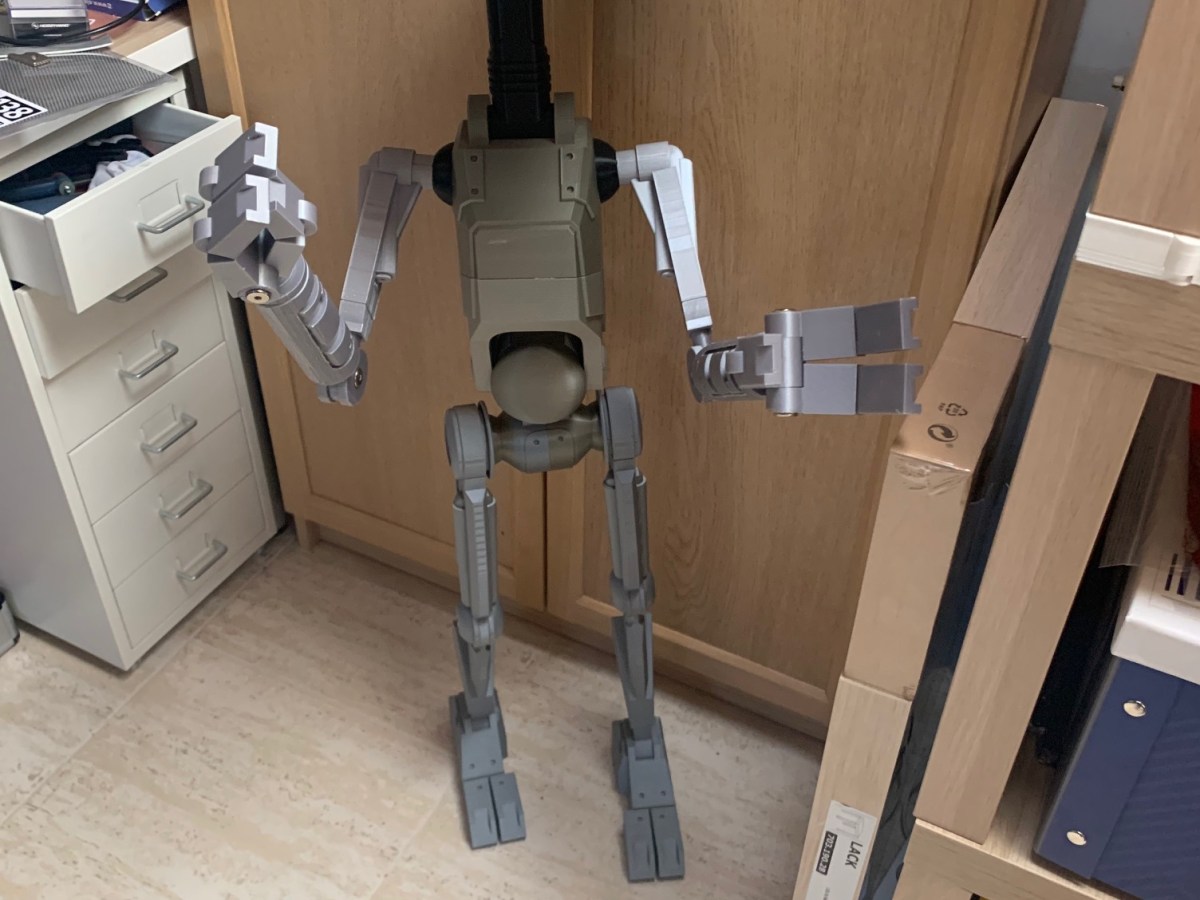 Construyendo Pit Droid (3) – Finalizada la&nbsp;impresión